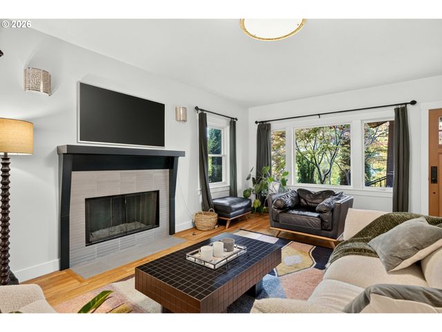 7128 N CURTIS Ave, Portland, OR 97217