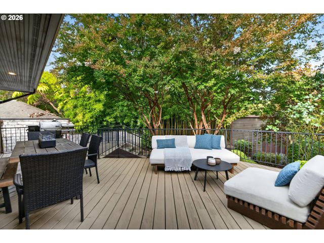 7128 N CURTIS Ave, Portland, OR 97217
