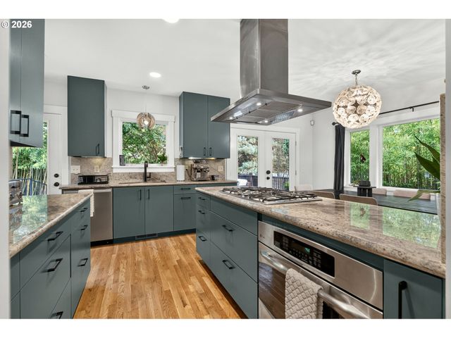 7128 N CURTIS Ave, Portland, OR 97217