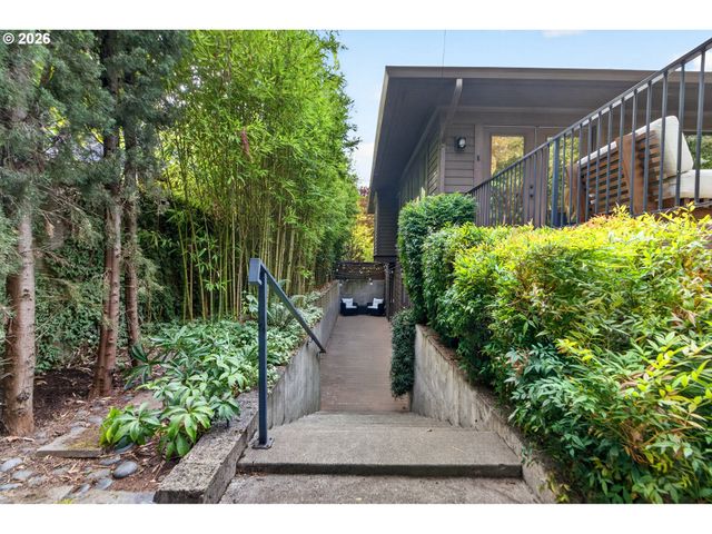 7128 N CURTIS Ave, Portland, OR 97217