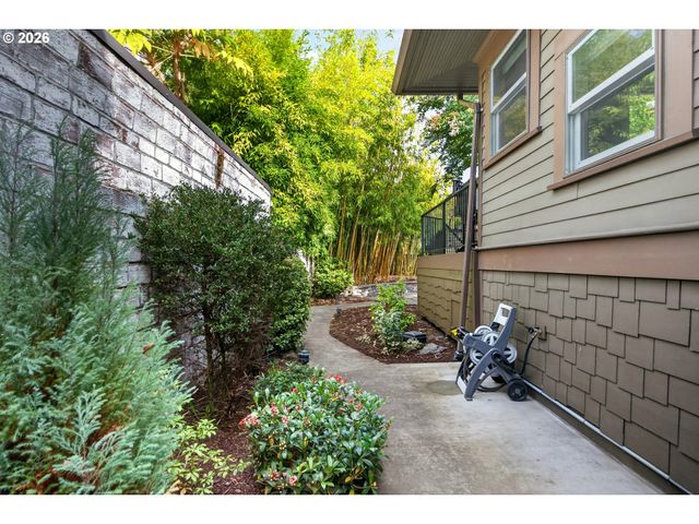 7128 N CURTIS Ave, Portland, OR 97217