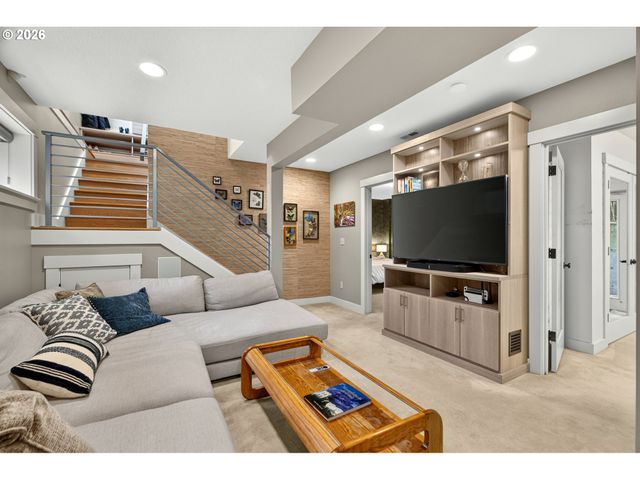 7128 N CURTIS Ave, Portland, OR 97217