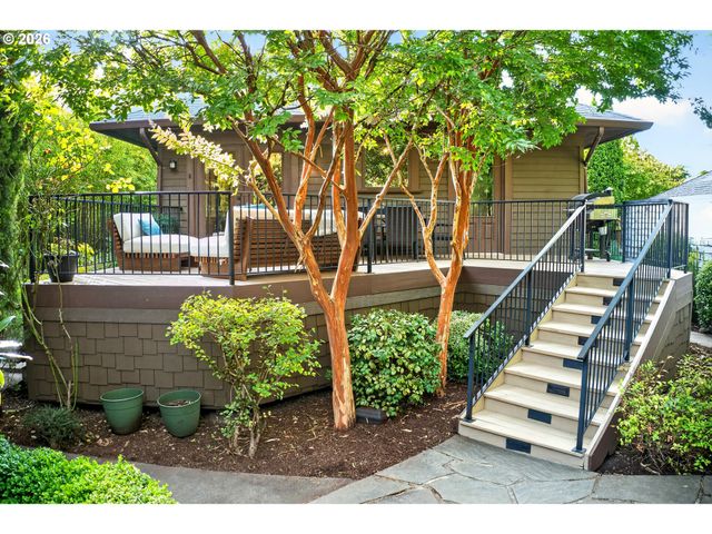 7128 N CURTIS Ave, Portland, OR 97217
