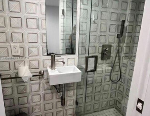 2457 Collins Ave 1605, Miami Beach, FL 33140