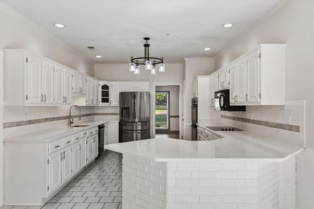 3851 DAVIES MANOR DR, Bartlett, TN 38133