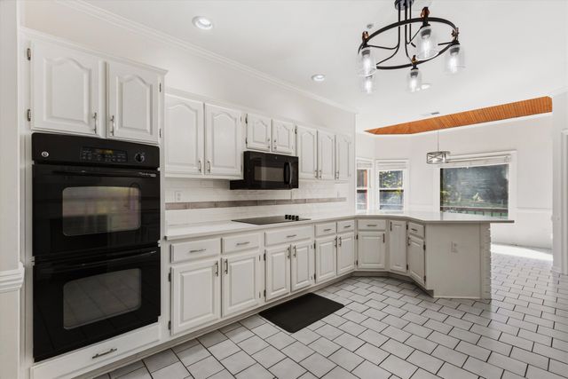 3851 DAVIES MANOR DR, Bartlett, TN 38133