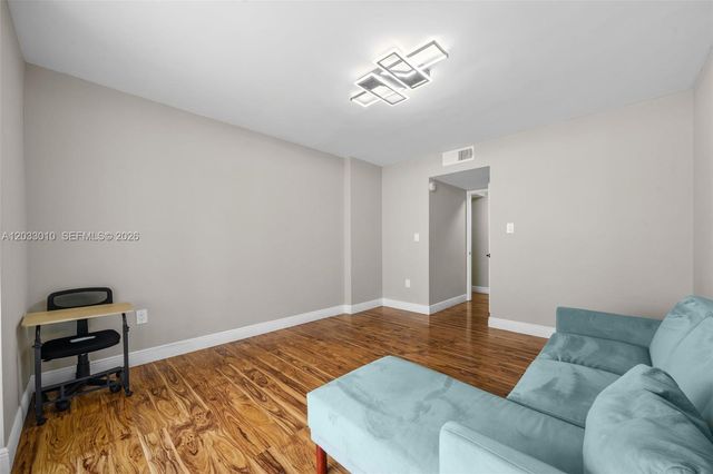 1690 NE 191st St 302-1, Miami, FL 33179