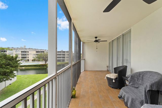 1690 NE 191st St 302-1, Miami, FL 33179
