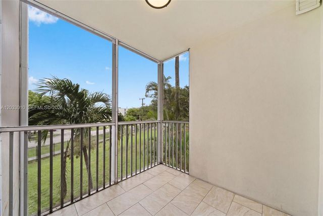 1690 NE 191st St 302-1, Miami, FL 33179