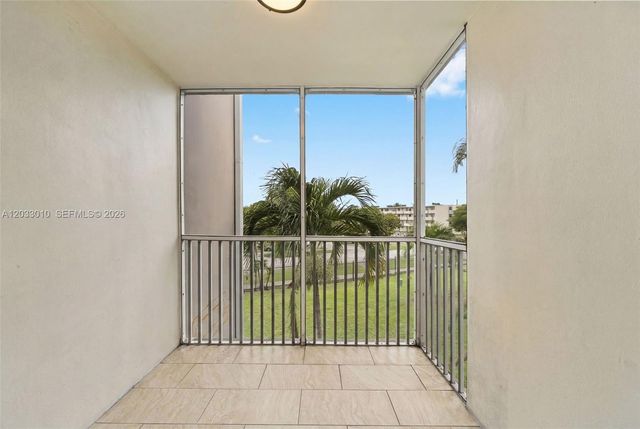 1690 NE 191st St 302-1, Miami, FL 33179