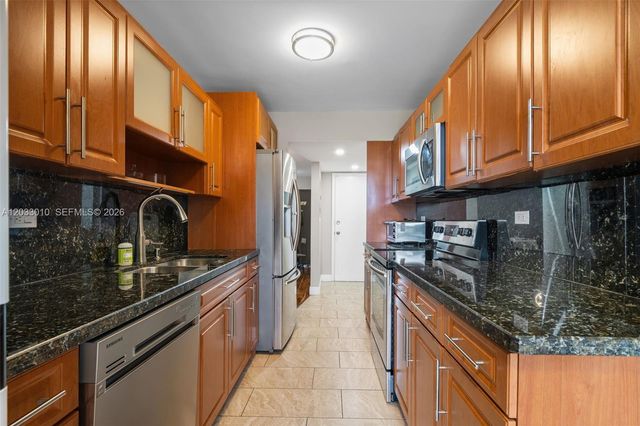 1690 NE 191st St 302-1, Miami, FL 33179