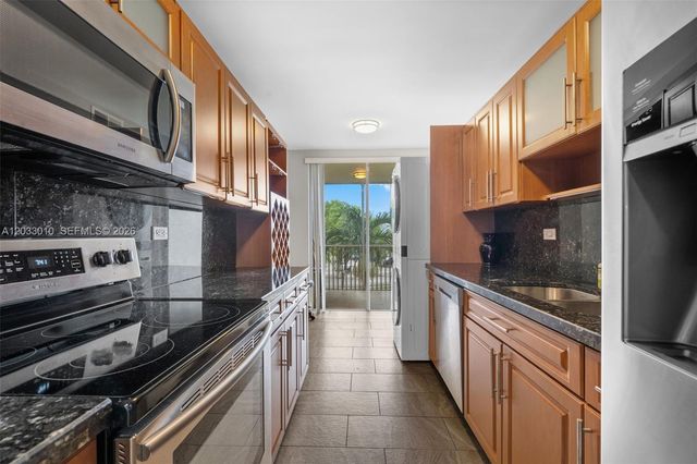 1690 NE 191st St 302-1, Miami, FL 33179