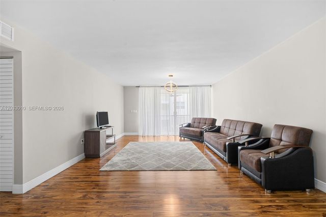 1690 NE 191st St 302-1, Miami, FL 33179