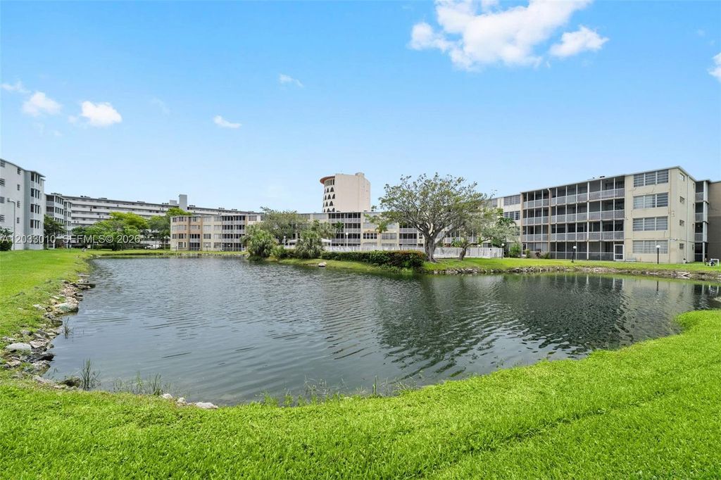 1690 NE 191st St 302-1, Miami, FL 33179