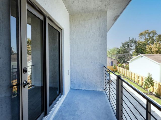 102 NW 41st Street 104, Oakland Park, FL 33309