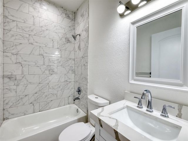 102 NW 41st Street 104, Oakland Park, FL 33309