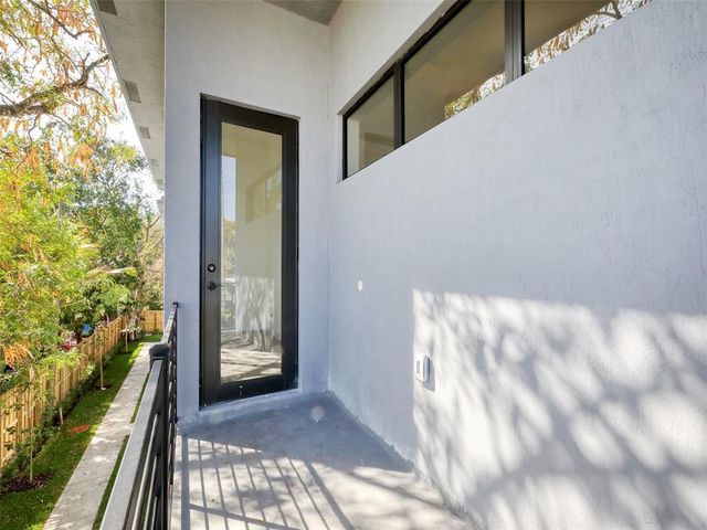 102 NW 41st Street 104, Oakland Park, FL 33309
