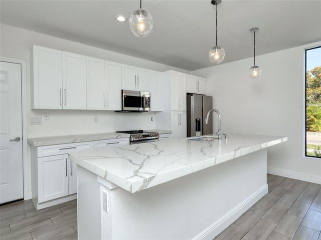 102 NW 41st Street 104, Oakland Park, FL 33309