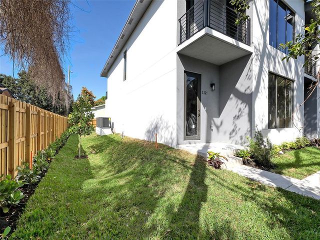102 NW 41st Street 104, Oakland Park, FL 33309