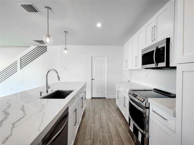 102 NW 41st Street 104, Oakland Park, FL 33309
