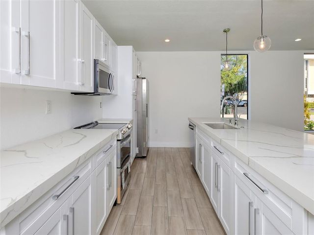 102 NW 41st Street 104, Oakland Park, FL 33309