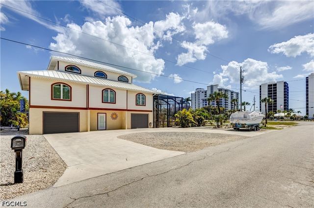 90 Ibis ST, Fort Myers Beach, FL 33931
