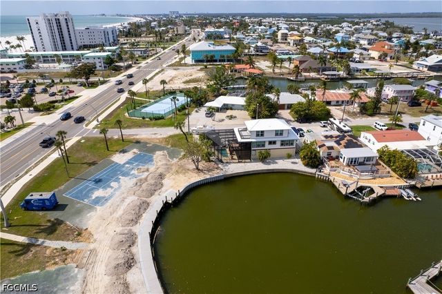 90 Ibis ST, Fort Myers Beach, FL 33931