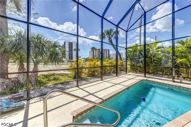 90 Ibis ST, Fort Myers Beach, FL 33931