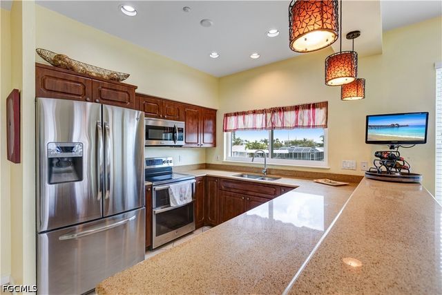 90 Ibis ST, Fort Myers Beach, FL 33931