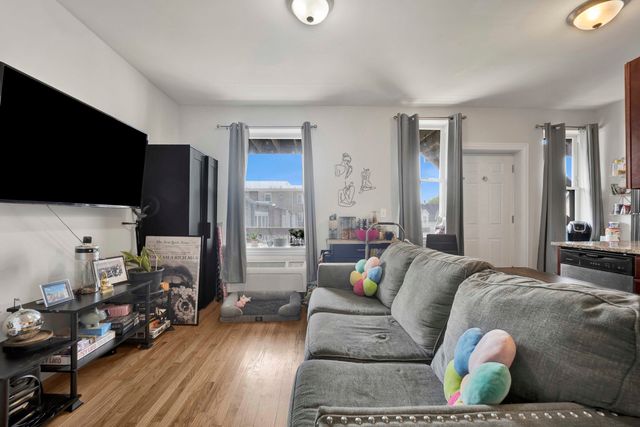 3807 W Altgeld Street 2E, Chicago, IL 60647