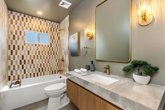 12497 Gilmore Ave, Los Angeles, CA 90066
