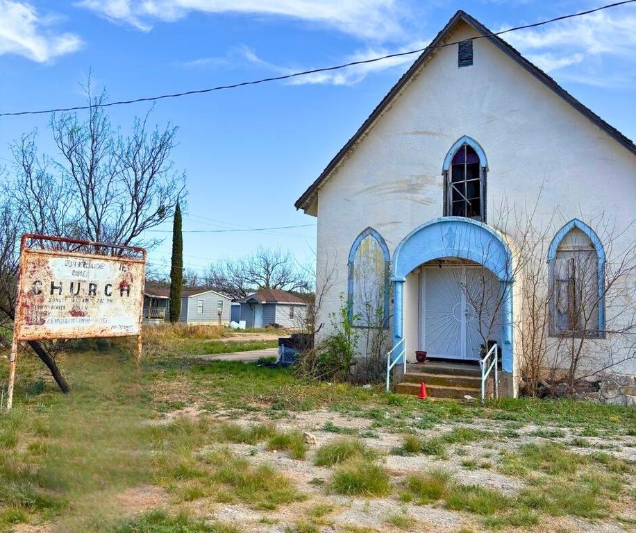 509 Amistad Street, Sonora, TX 76950