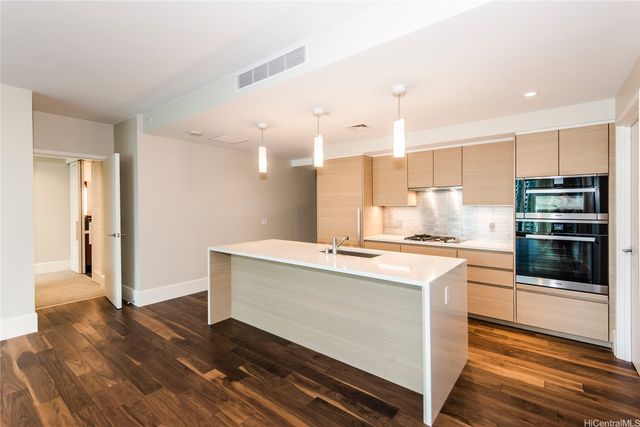 1108 Auahi Street 1702, Honolulu, HI 96814