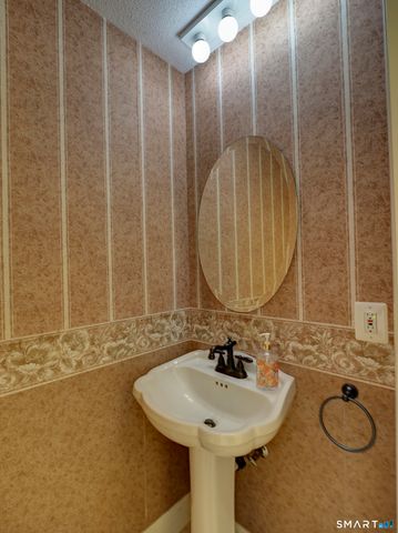 412 Pilgrim Harbor 412, Wallingford, CT 06492