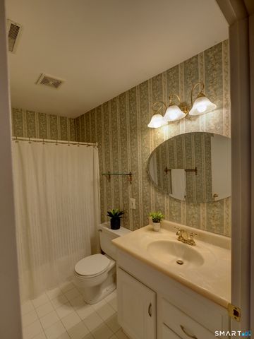 412 Pilgrim Harbor 412, Wallingford, CT 06492