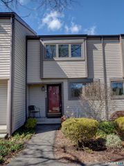 412 Pilgrim Harbor 412, Wallingford, CT 06492