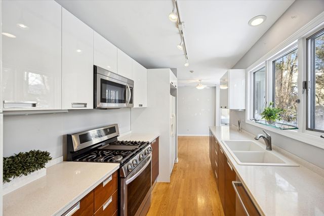 1013 Torrey Pines Court 1013, Darien, IL 60561