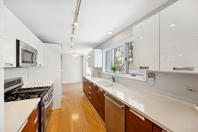 1013 Torrey Pines Court 1013, Darien, IL 60561