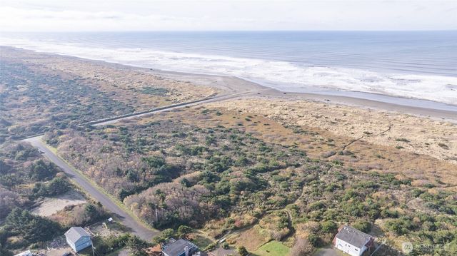 16 Driftwood Drive, Ocean Shores, WA 98569