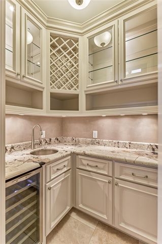 3 Edgewood Drive W, Montgomery, TX 77356