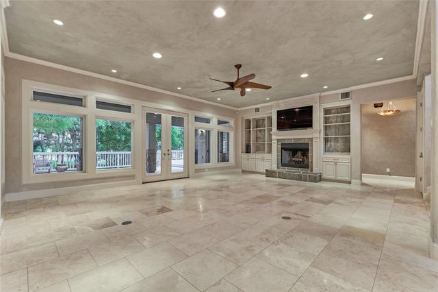 3 Edgewood Drive W, Montgomery, TX 77356