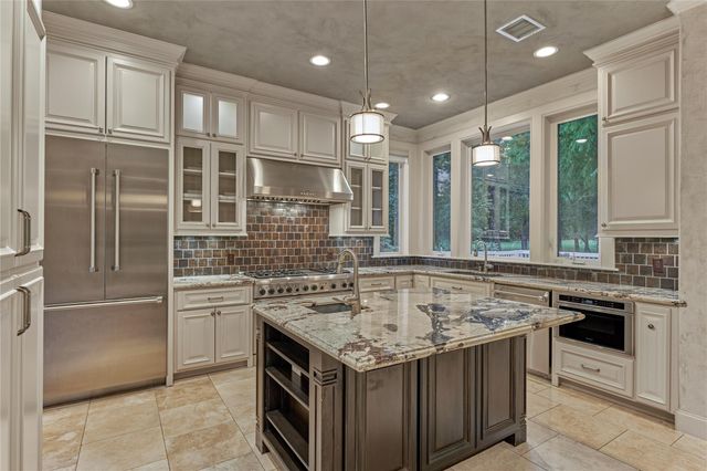 3 Edgewood Drive W, Montgomery, TX 77356