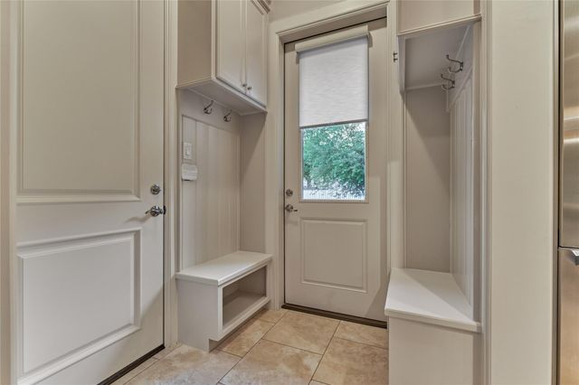 3 Edgewood Drive W, Montgomery, TX 77356