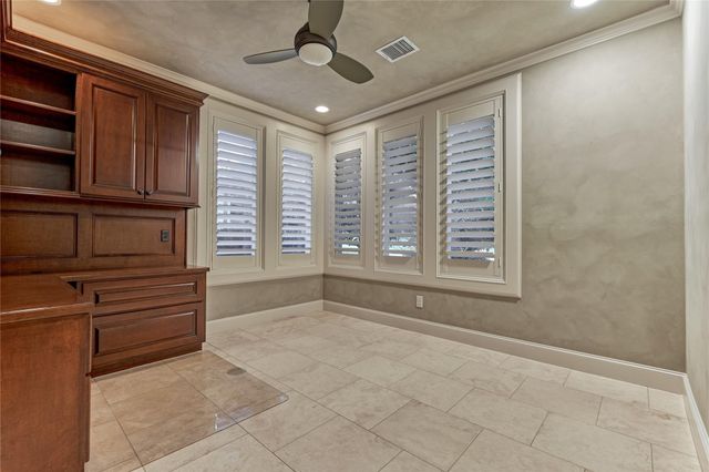 3 Edgewood Drive W, Montgomery, TX 77356
