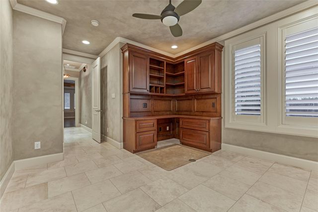 3 Edgewood Drive W, Montgomery, TX 77356
