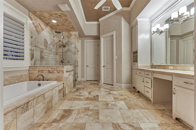 3 Edgewood Drive W, Montgomery, TX 77356