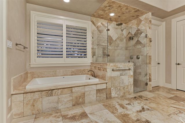 3 Edgewood Drive W, Montgomery, TX 77356
