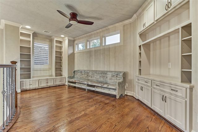 3 Edgewood Drive W, Montgomery, TX 77356