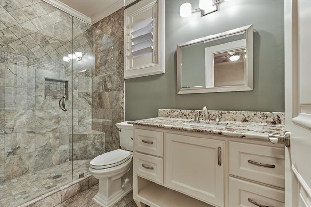 3 Edgewood Drive W, Montgomery, TX 77356