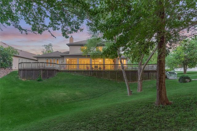 3 Edgewood Drive W, Montgomery, TX 77356